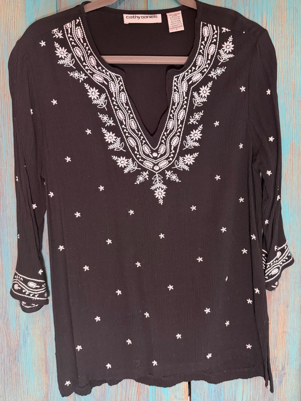 Cathy Daniels Black Tunic with White Embroidered V-Notch Boutique Large